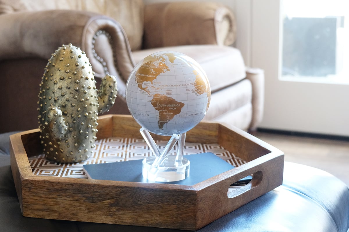 1698277821 930 Introductie van ons nieuwste kleurenduo witte en gouden MOVA Globe