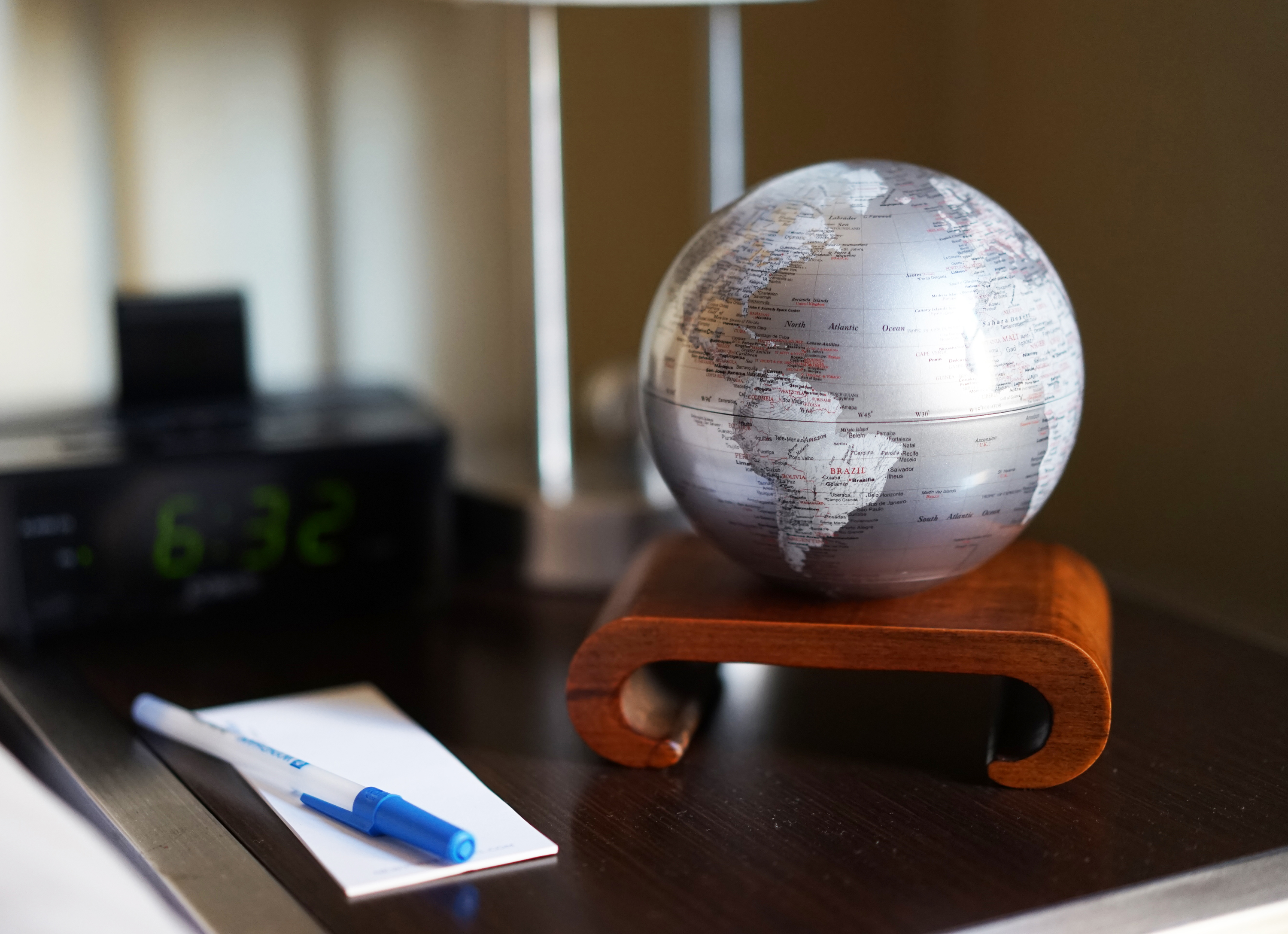 silver mova globe